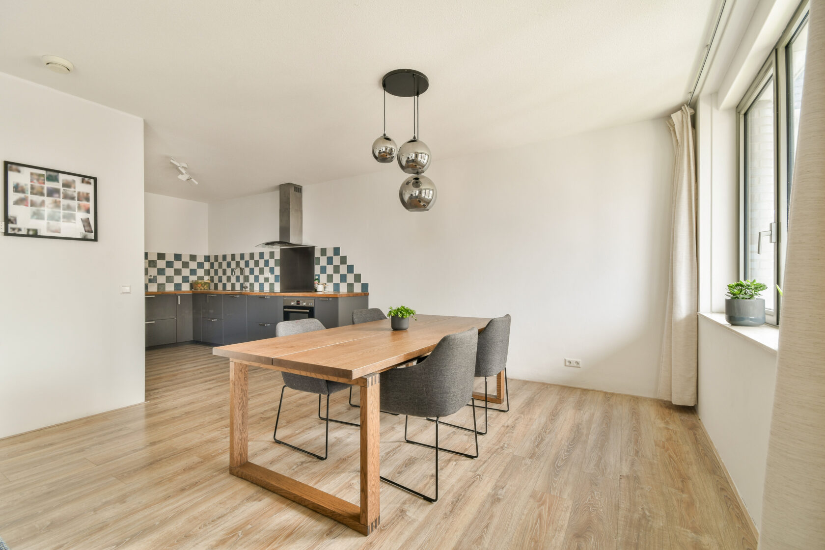 Modern Kitchen Dining Area